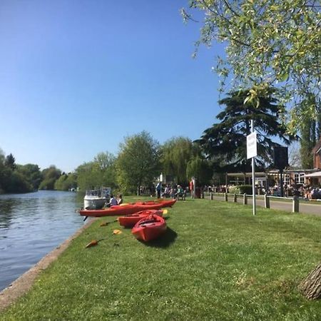 River Cabin Retreat Shepperton Dış mekan fotoğraf
